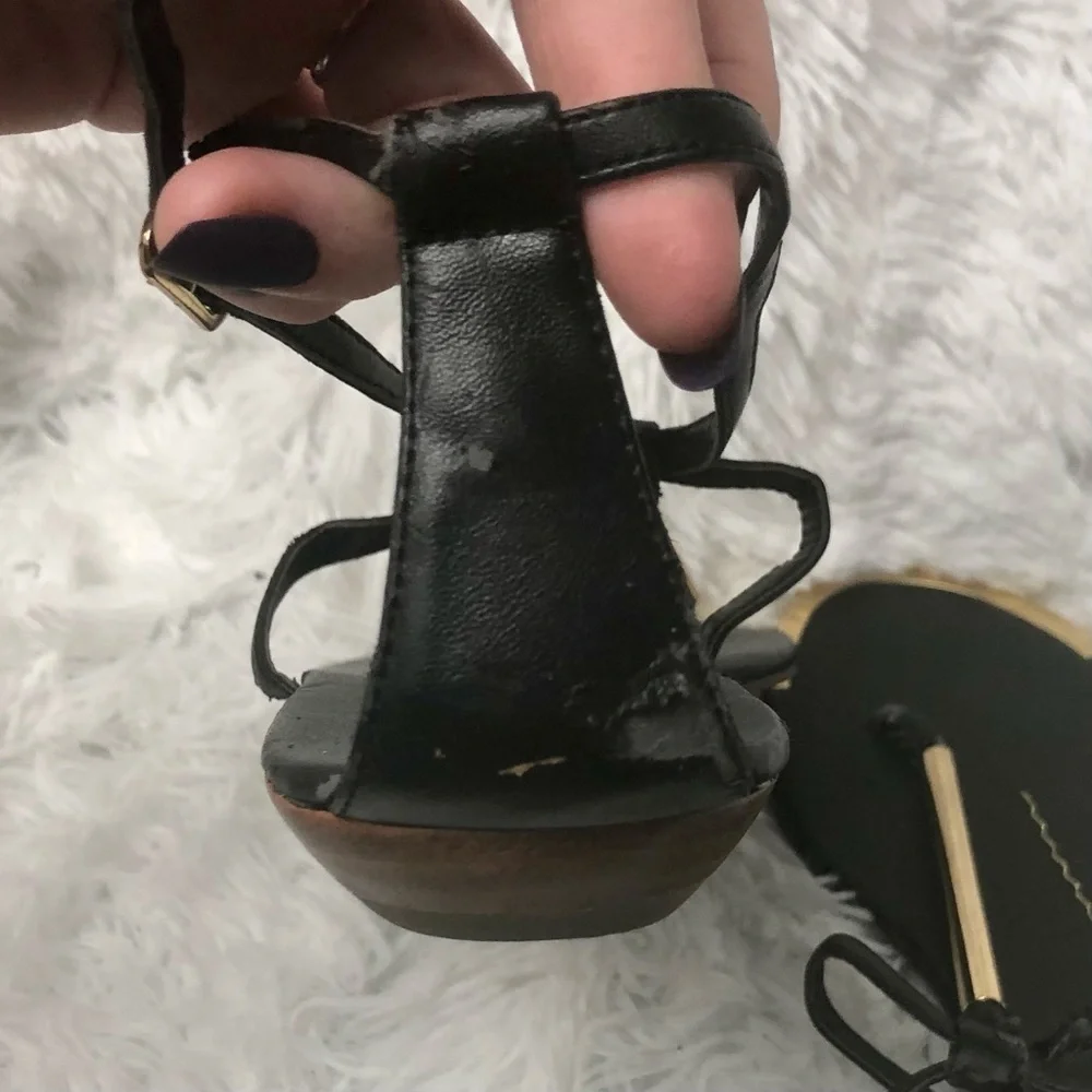 Dolce Vita Leather Sandals Black and Gold Size 8.5